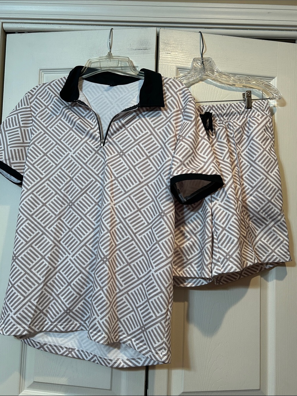 SHEIN - Large - 2 piece Taupe & White Geometric Zip Top  and Matching Shorts